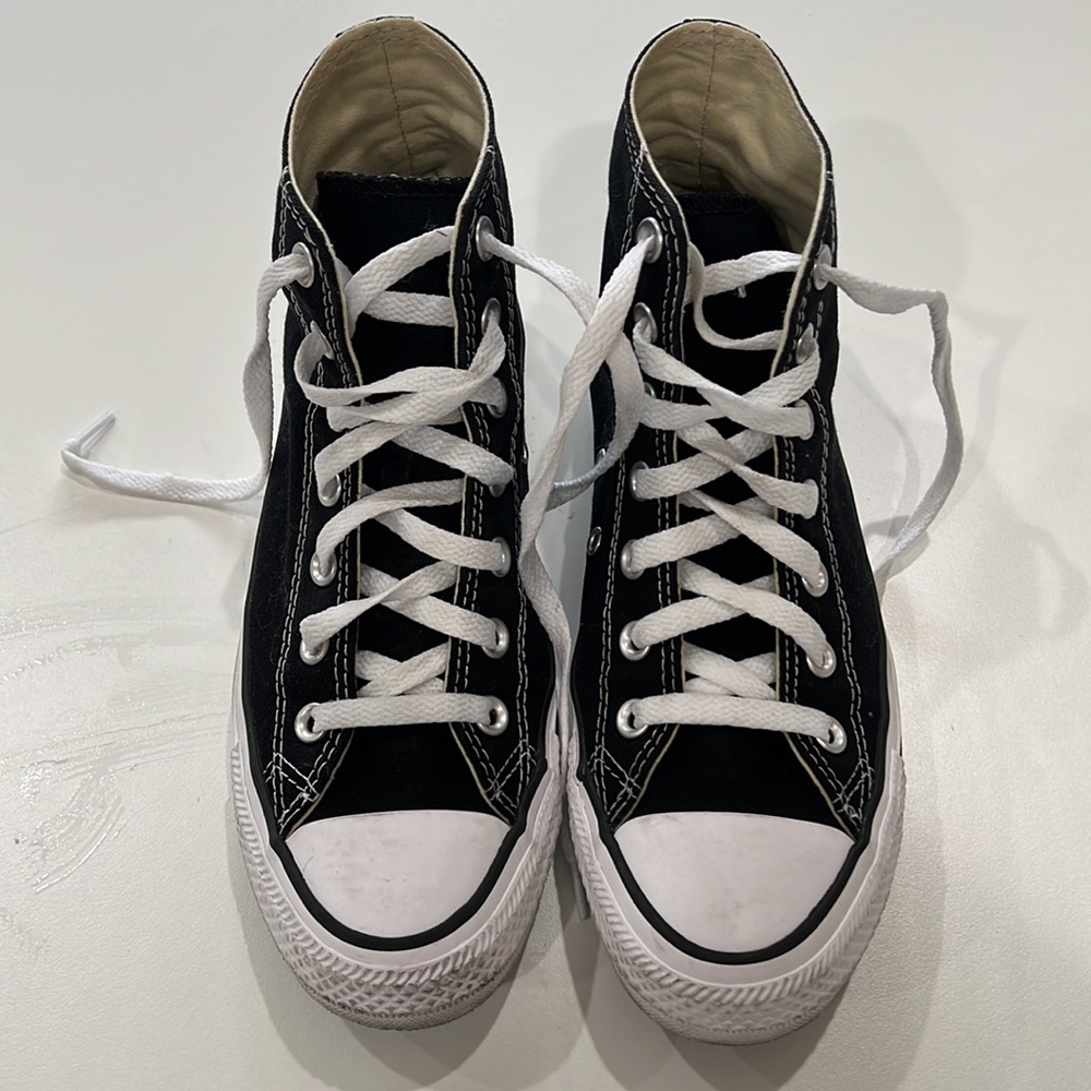 W size 7.5 black and white high top converse